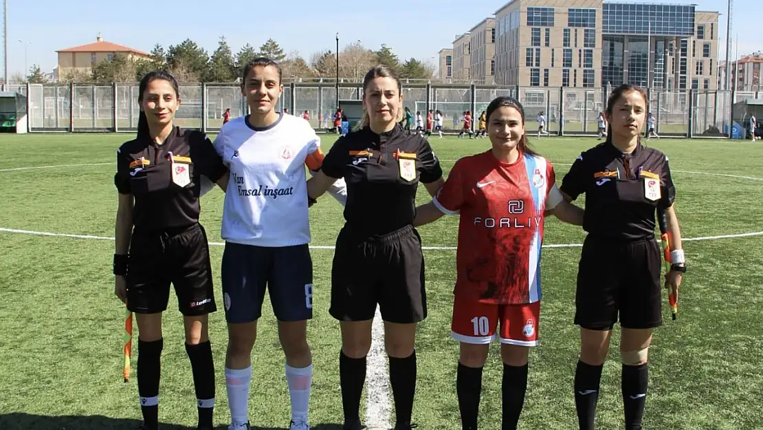 Ağrı kadın futbol takımı Kayseri deplasmanında şov yaptı