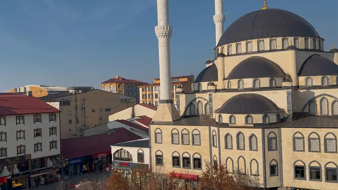 Ağrı Merkez Camii, manevi ve görsel huzur sundu