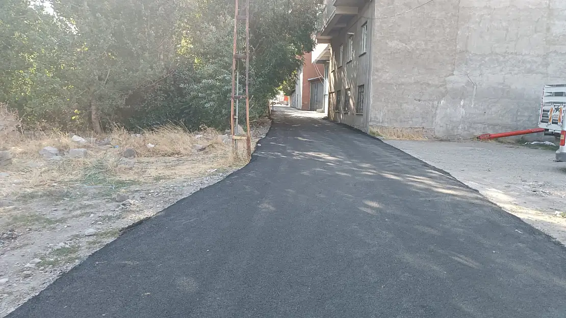 Ağrı'nın Cumhuriyet Mahallesi'nde asfalt çalışmaları tamamlandı