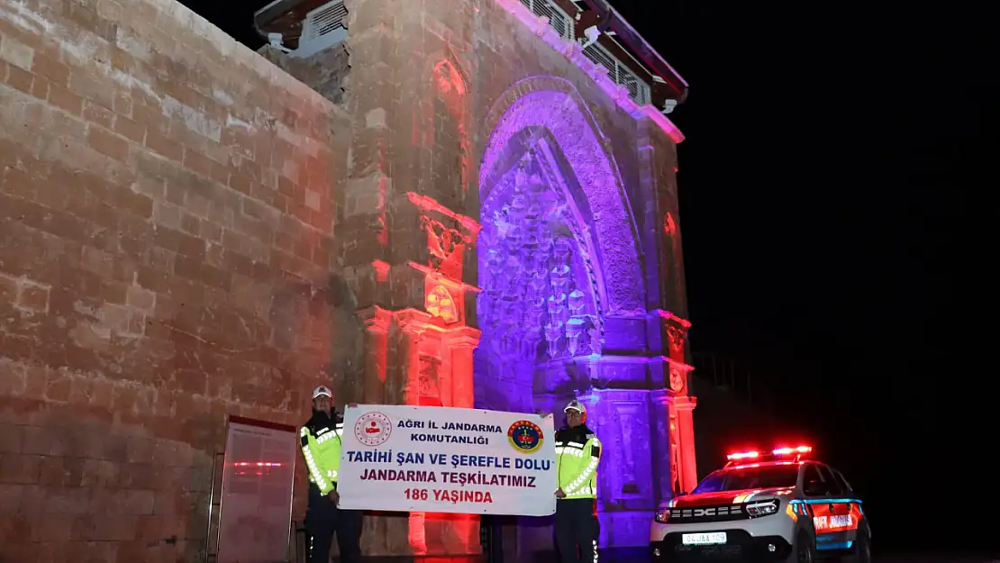 Ağrı'nın dört bir yanında jandarma'ya vefa pankartları açıldı