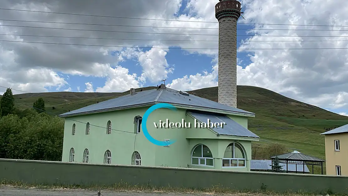 Ağrı'nın Özveren Köy'ünde cami cemaati kendi arasında imamlık yapıyor