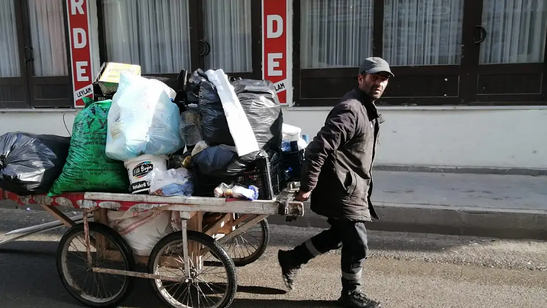 Ağrı'nın sert kışında hayatta kalma mücadelesi