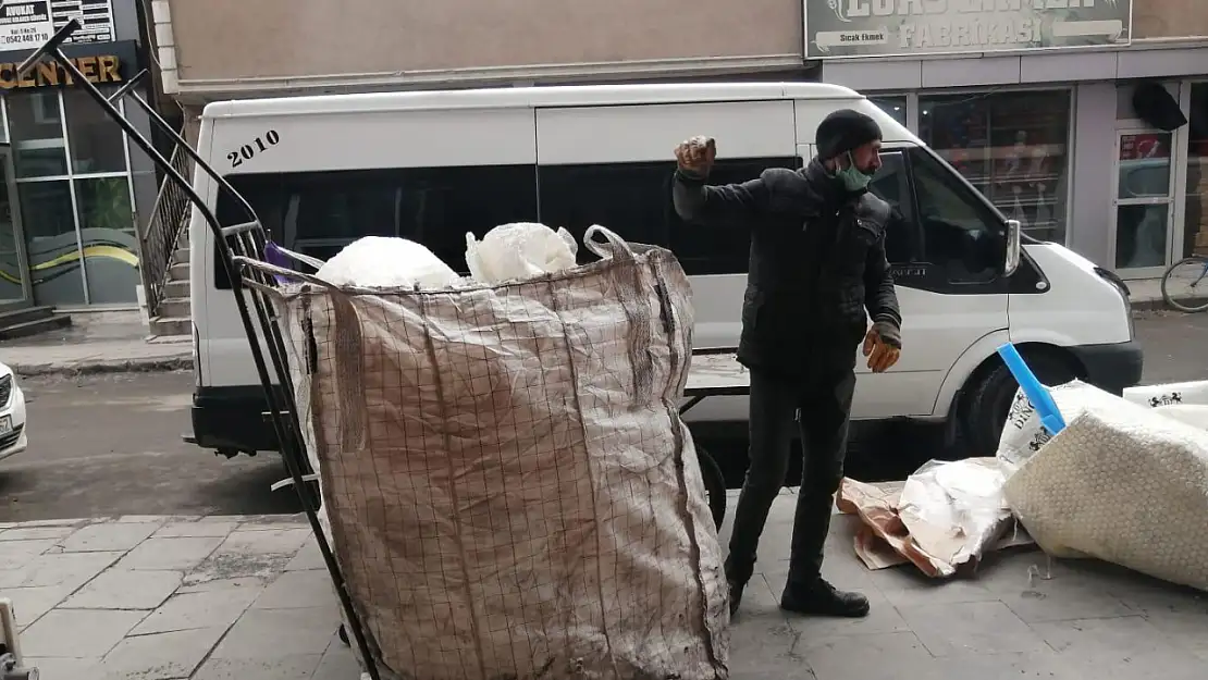 Ağrı'nın soğuk günlerinde ekmek kazanma mücadelesi