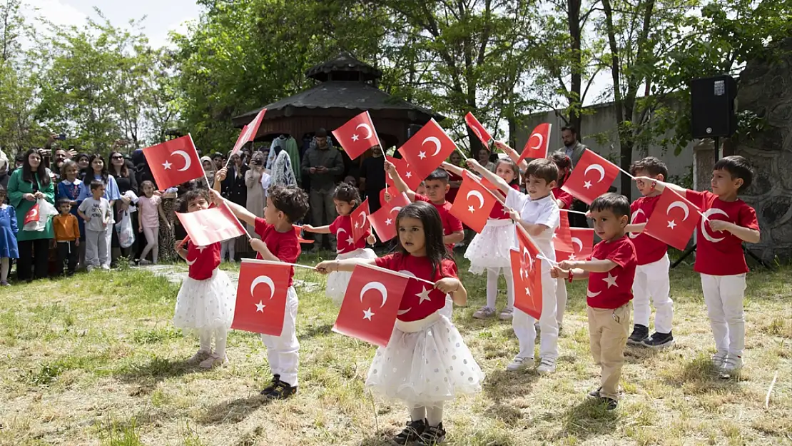 Ağrı'nın üç ilçesinde hayat boyu öğrenme sergileri ilgi odağı oldu