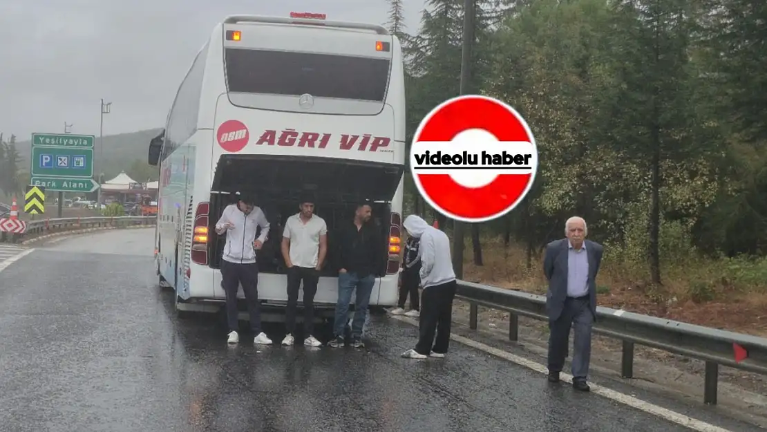Ağrı otobüsü Düzce'de kaza yaptı! Yolcular çareyi bagaj kapağında buldu