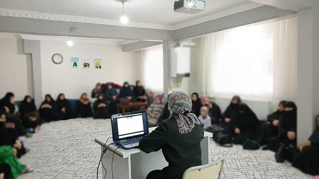 Ağrı Peygamber Sevdalıları Derneği'nden anne-çocuk ilişkisi semineri