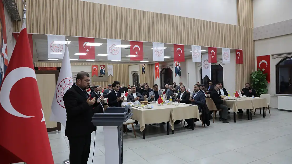 Ağrı Valisi Koç köy ve mahalle muhtarlarını iftar programında ağırladı