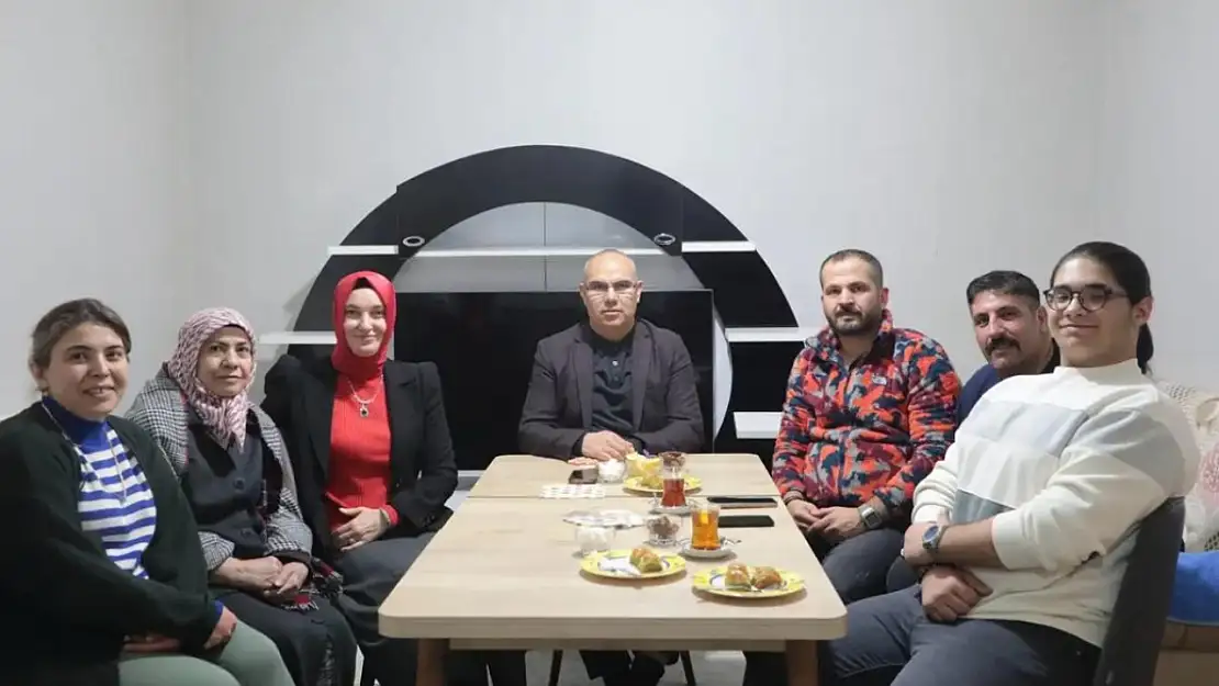 Ağrı Valisi Koç, şehit ailesiyle iftar yaptı