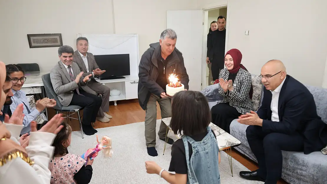 Ağrı Valisi Koç'tan minik Ebrar'a sürpriz kutlama