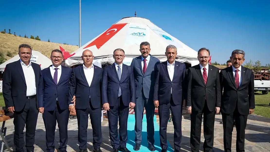 Ağrı valisi ve çevre illerin valileri Ahlat otağında bir araya geldi