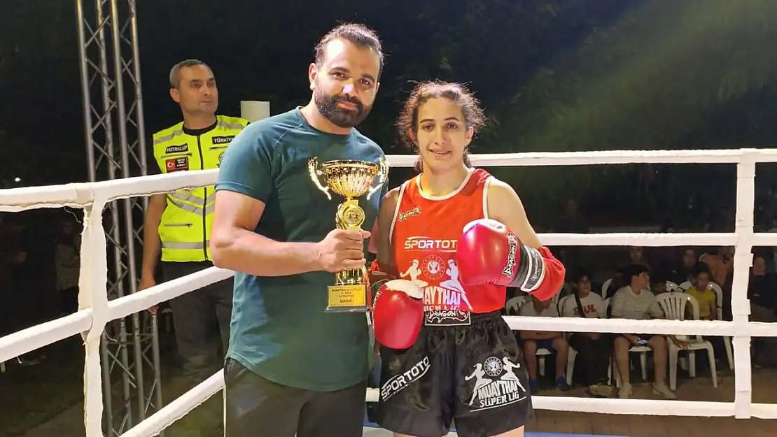 Ağrılı muay thai efsanesi: Sibel Oruç nakavtla Europaya gidiyor