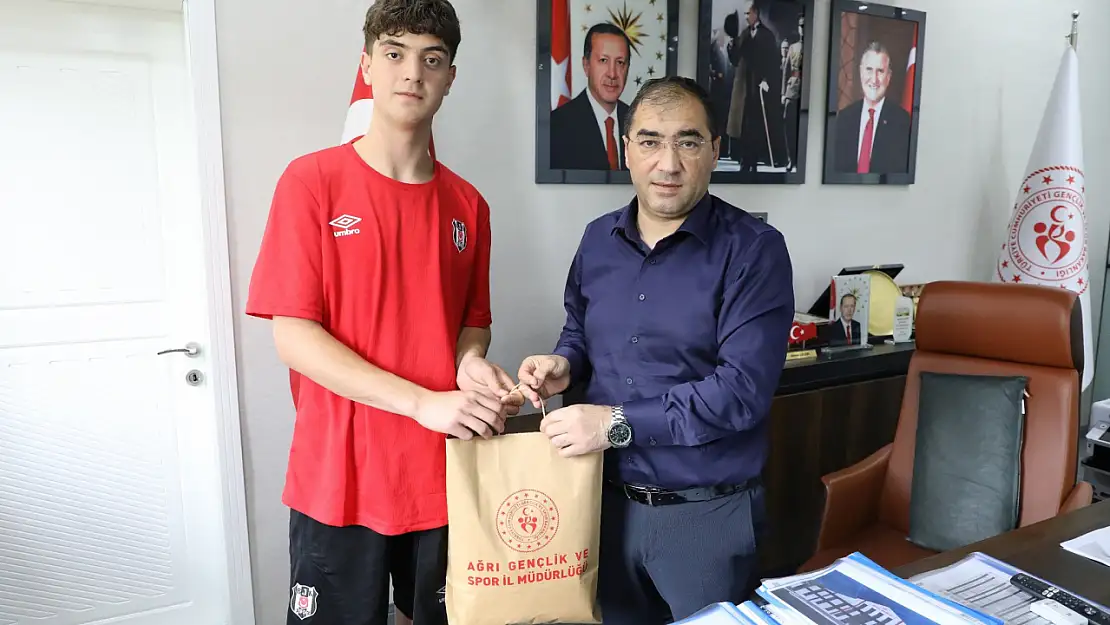 Ağrılı sporcu Devrim Kaya, iki büyük başarıya birden imza attı