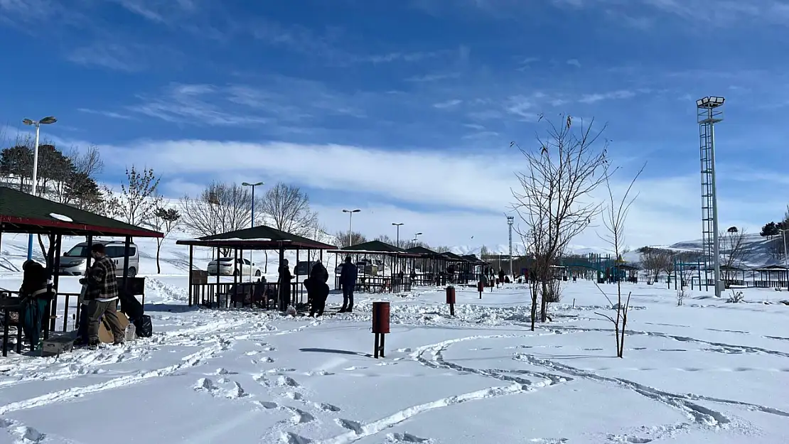 Ağrılılar güneşli havayı kaçırmadı