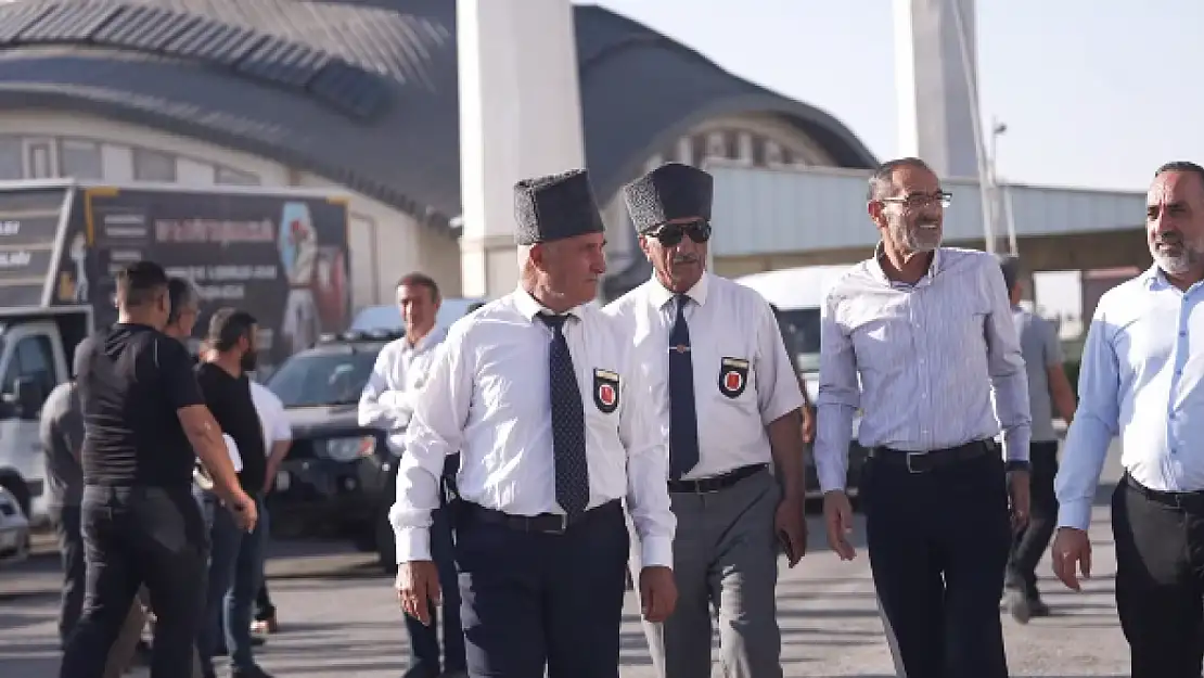 Ağrılılar Sultan Alparslan'ın izinde Malazgirt'e yürüdü