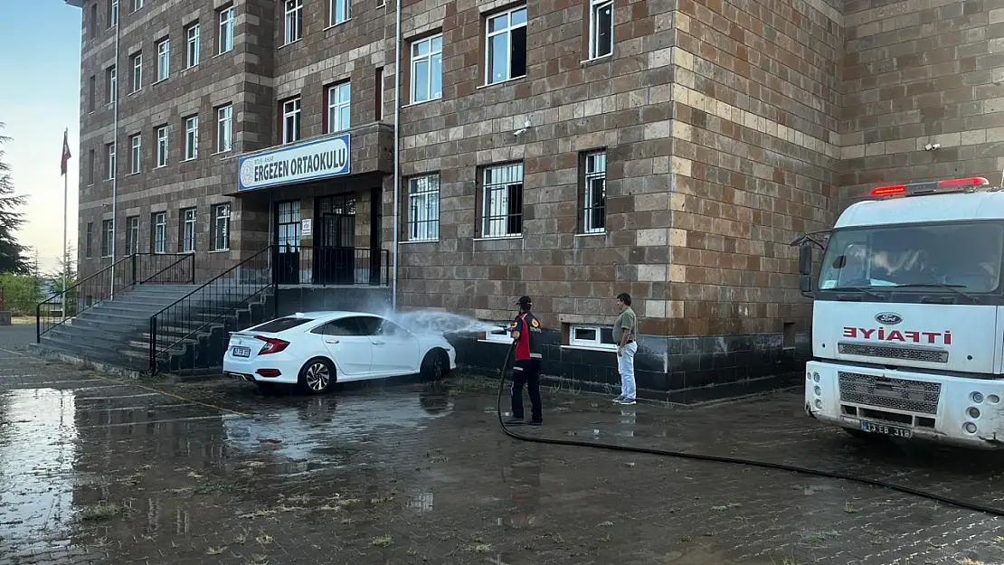 Ahlat Belediyesi'nden Okullarda Temizlik Çalışması