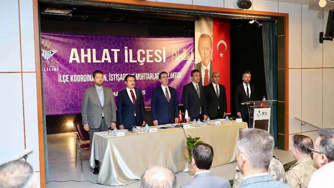 Ahlat'ta Muhtarlar Toplantısı: Kamu Hizmetleri ve Projeler Ele Alındı