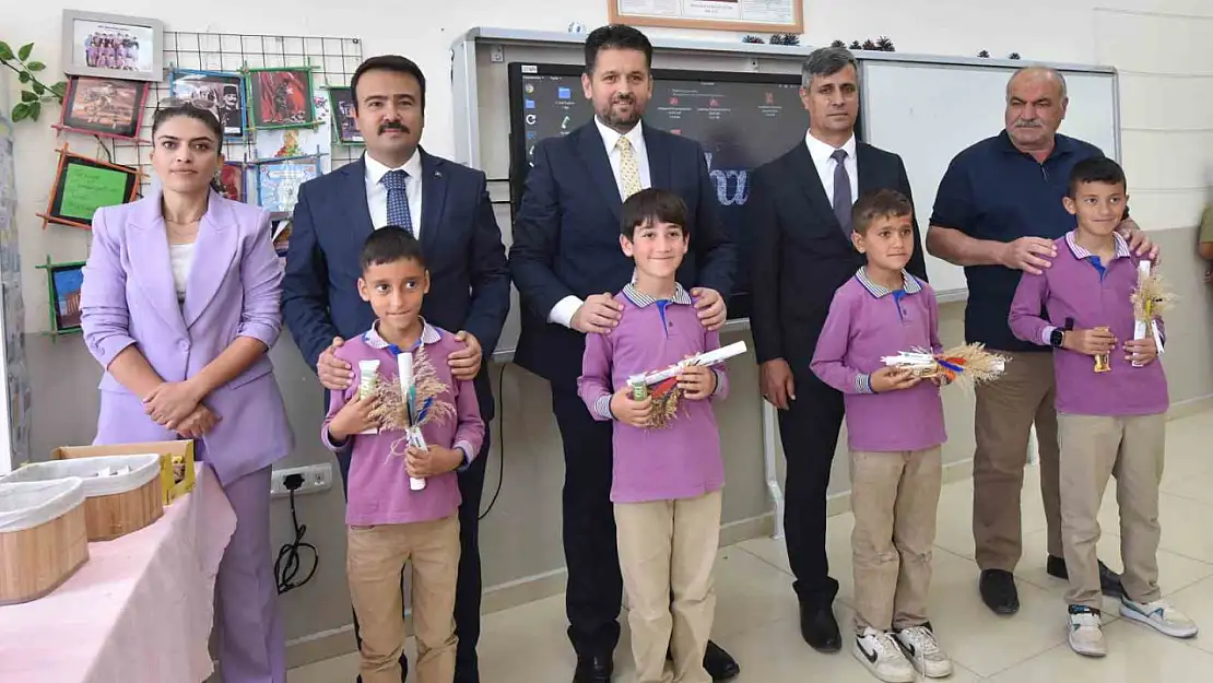 Ahlat'ta Öğrenciler Karne Sevinciyle Coştu!
