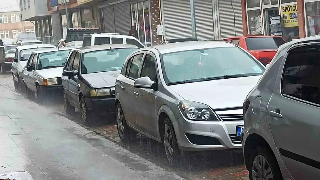 Ahlat'ta Şiddetli Yağış Hayatı Olumsuz Etkiledi