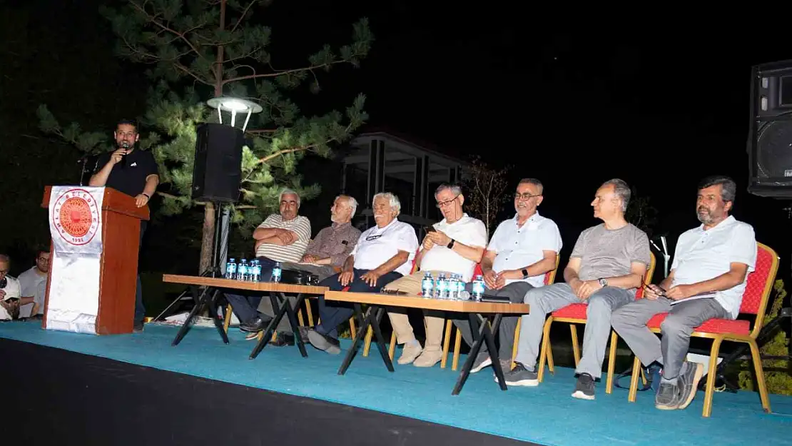 Ahlat'ta Şiir Gecesi'nde Coşkulu Katılım