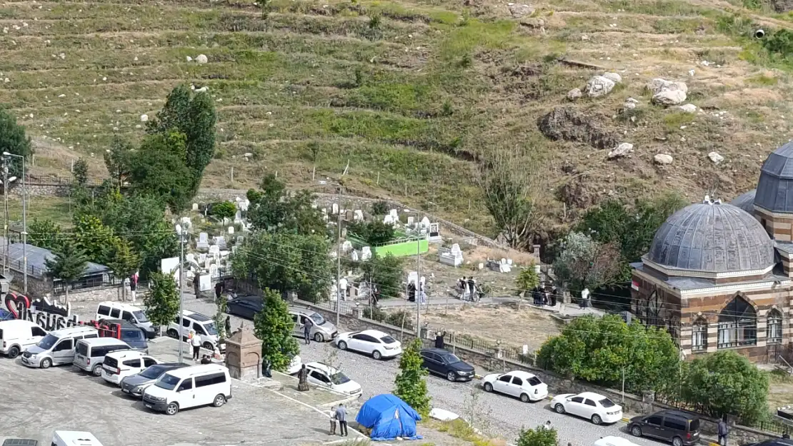 Ahmed-i Hani Türbesi'nde hafta sonu hareketliliği yaşandı