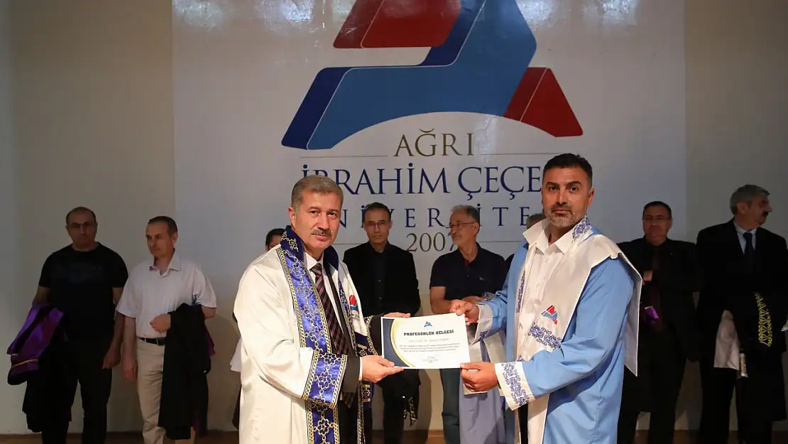 AİÇÜ'de akademik teşvik ödülleri ve cübbe giyme töreni gerçekleştirildi