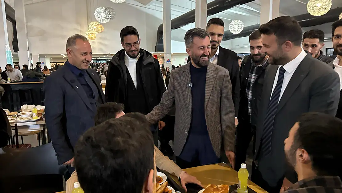 AK Parti Ağrı İl Başkanı Yıldız, üniversite öğrencileriyle iftarda buluştu