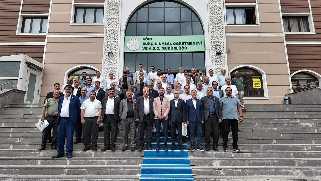 AK Parti Ağrı İl Başkanlığı muhtarlarla istişare toplantısında bir araya geldi
