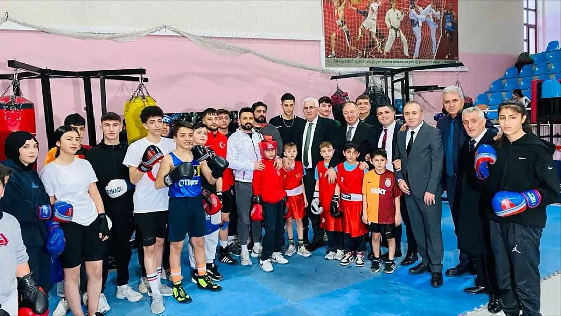 AK Parti Erzurum Milletvekili Mehmet Emin Öz'den sporculara ziyaret