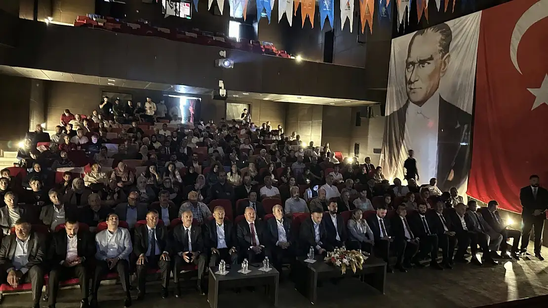 Ak Parti Kars'ta Dijital İletişim İçin Eğitim Semineri Düzenledi