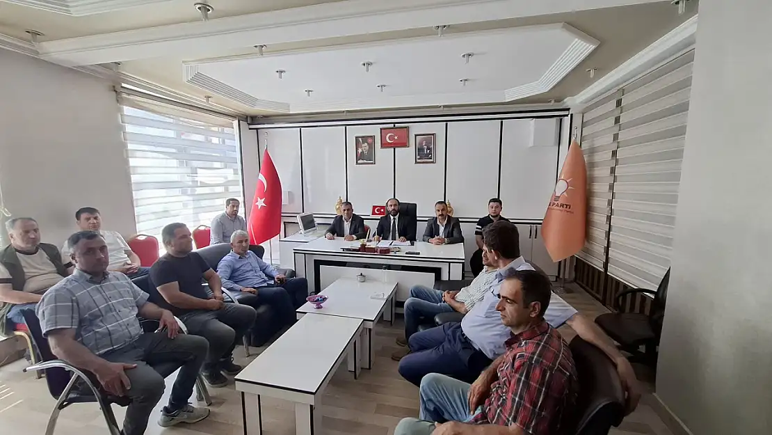 AK Parti Mutki'de Danışma Toplantısı ile Geleceğe Yön Verecek Stratejiler Belirlendi