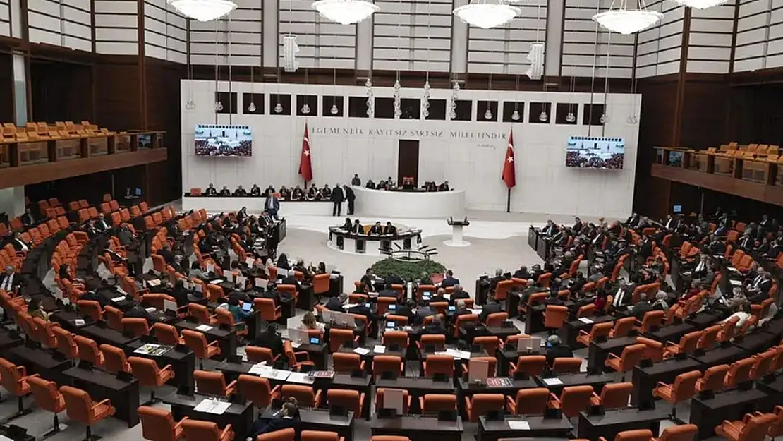 AK Parti, 'Nüfusu 5 bin ve üzerinde olan yerler belediye kurabilecek' olan yasayı Meclis Başkanlığı'na sundu