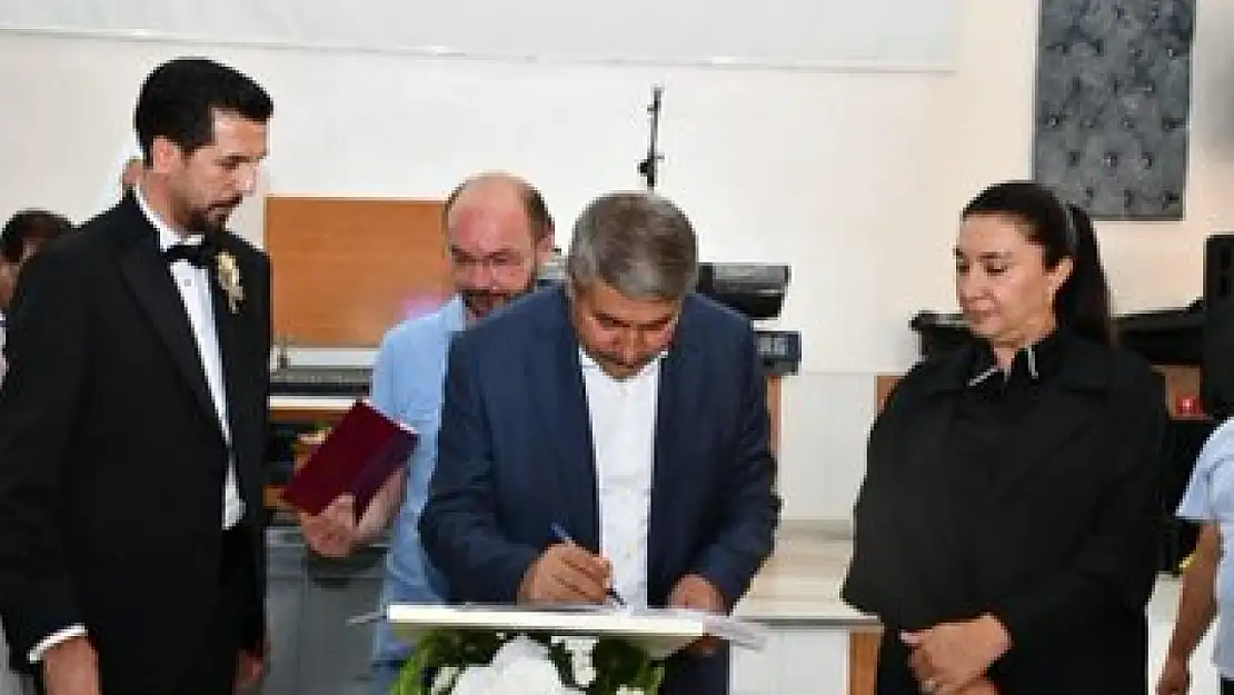 Akademi Dünyasında Unutulmaz Gece: Patnos MYO Müdürü Mustafa Varol Dünyaevine Girdi