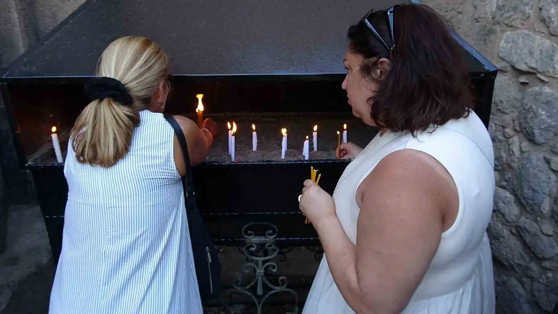 Akdamar Kilisesi'nde Tarihi 13. Ayin Coşkuyla Gerçekleşti