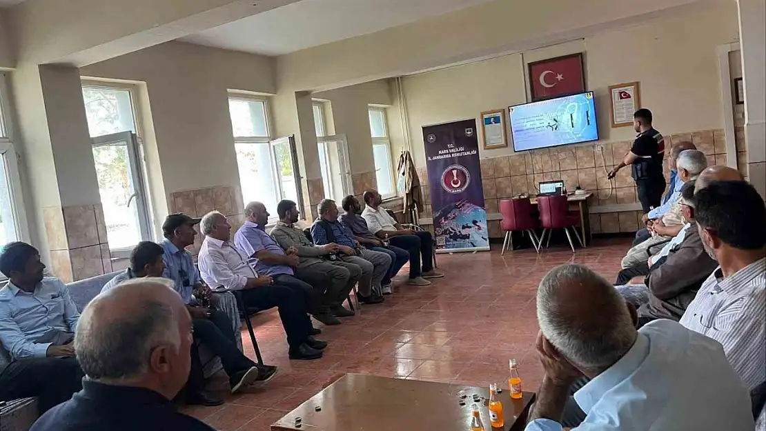 Akyaka'da Jandarma, Muhtarlara Siber Dolandırıcılıkla Mücadele Eğitimi Verdi
