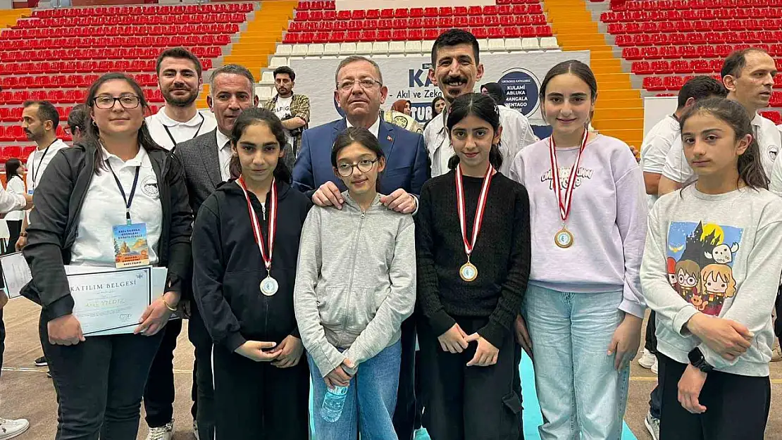 Akyaka öğrencileri Kars'ta zeka oyunlarında başarı sağlayarak Türkiye Finalleri'ne adını yazdırdı