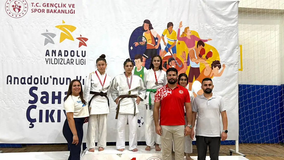 Anadolu Yıldızlar Ligi Judo yarı finallerinde üç Ağrılı sporcu dereceye girdi