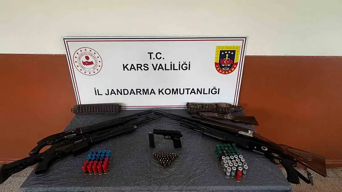 Arpaçay'da yasadışı silah ticaretine operasyon: 4 gözaltı, ruhsatsız silahlar ele geçirildi!