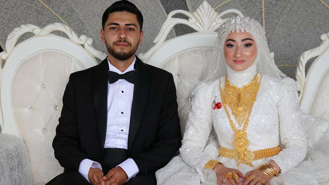 Aşiret Düğününde Dama 7,5 Milyon, Gelin 1,5 Kilogram Altın Hediye Edildi