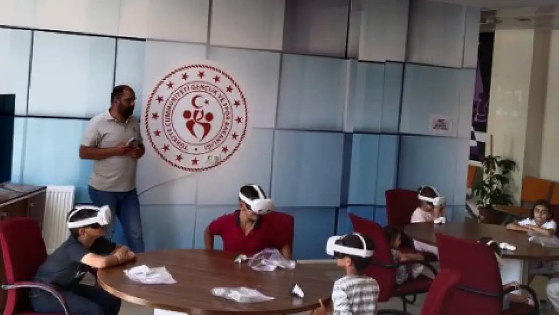 Aşkale'de Gençler Sanal Gerçeklikle Tarihe Yolculuk Yaptı
