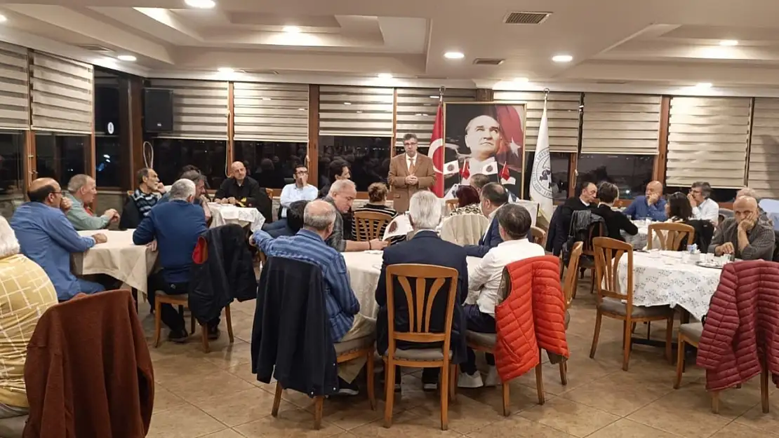 Atatürk Üniversitesi mezunları iftarda bir araya geldi