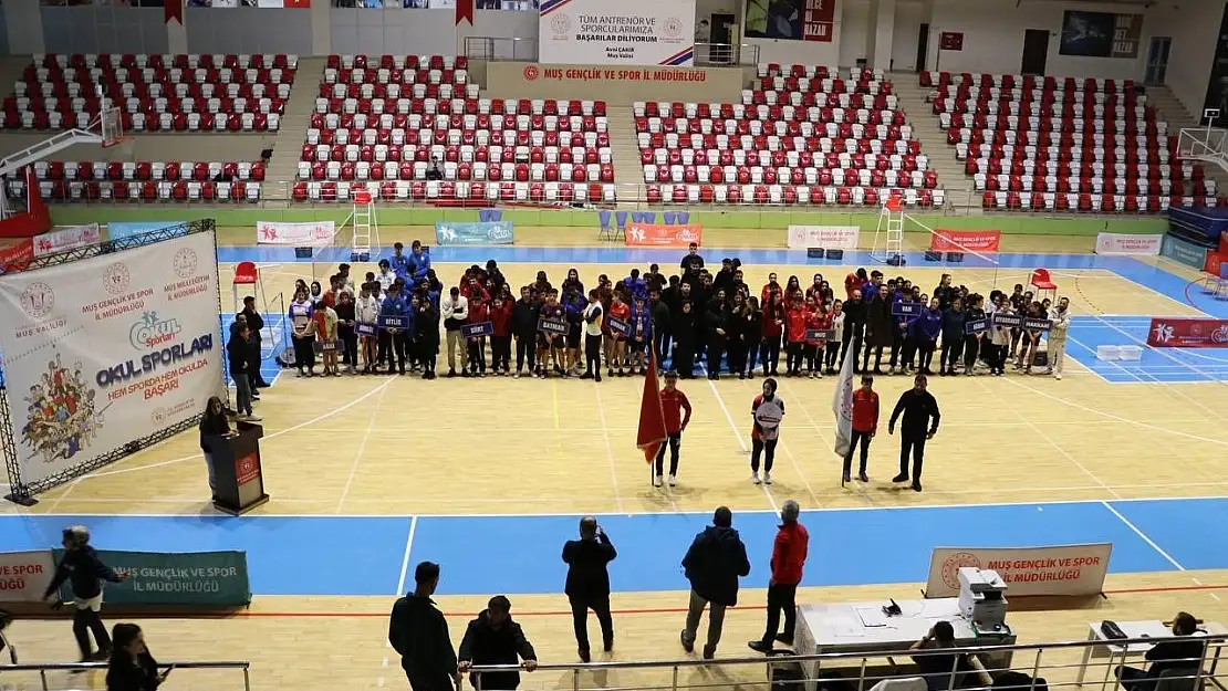 Badminton tutkunları Muş'ta buluştu