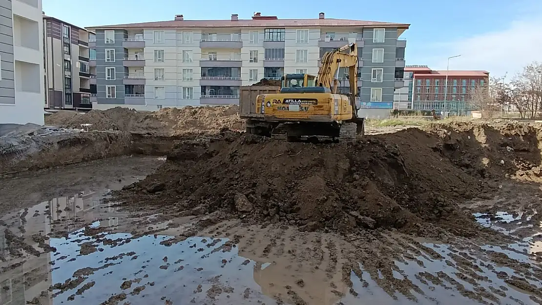 Bahar yağmurlarına rağmen Ağrı'da inşaat sezonu devam ediyor
