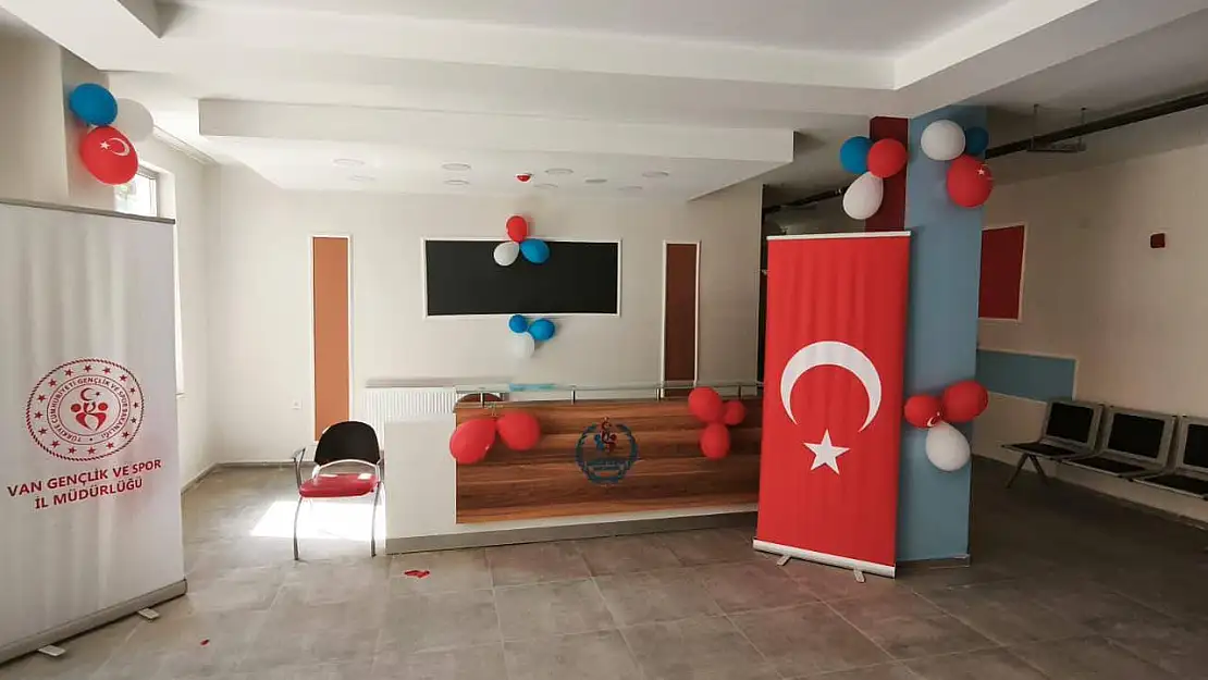 Bahçesaray Gençlik Merkezi Hizmete Açıldı