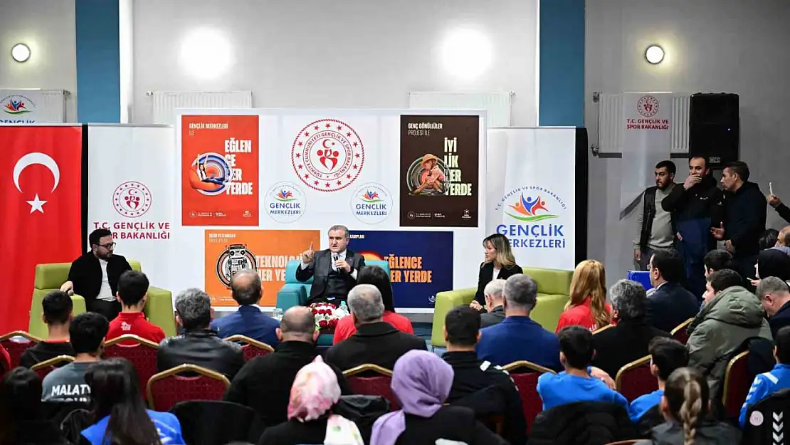 Bakan Bak ve milli sporcu Hatice Akbaş Malatya'da gençlerle buluştu