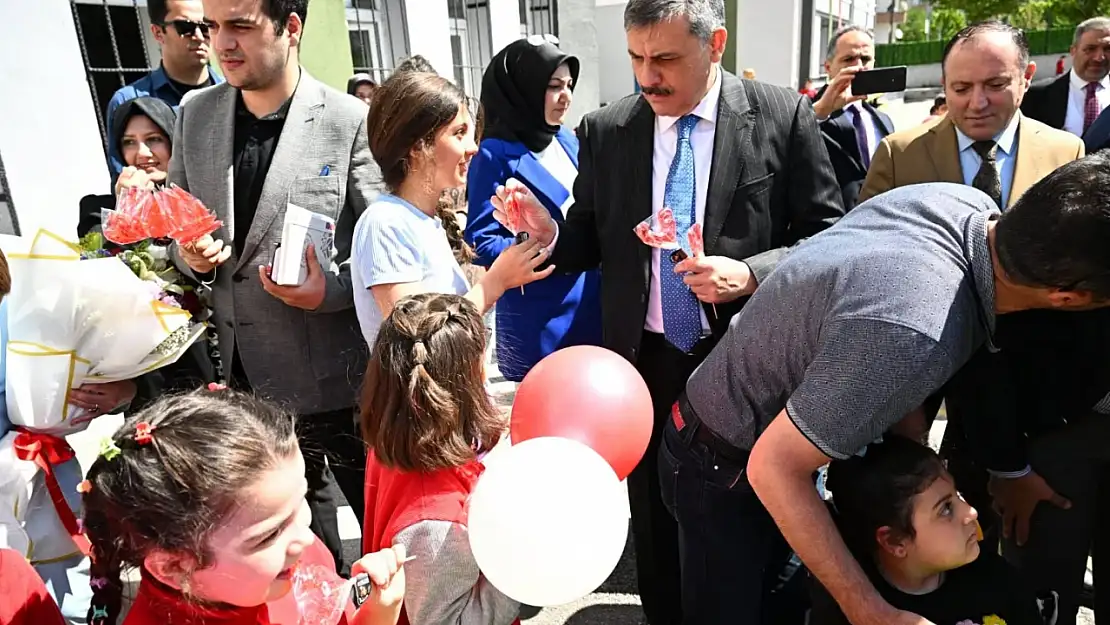 Bakan Tekin'den Erzurum'da Öğrencilere Moral Ziyareti ve Sürpriz Doğum Günü Kutlaması