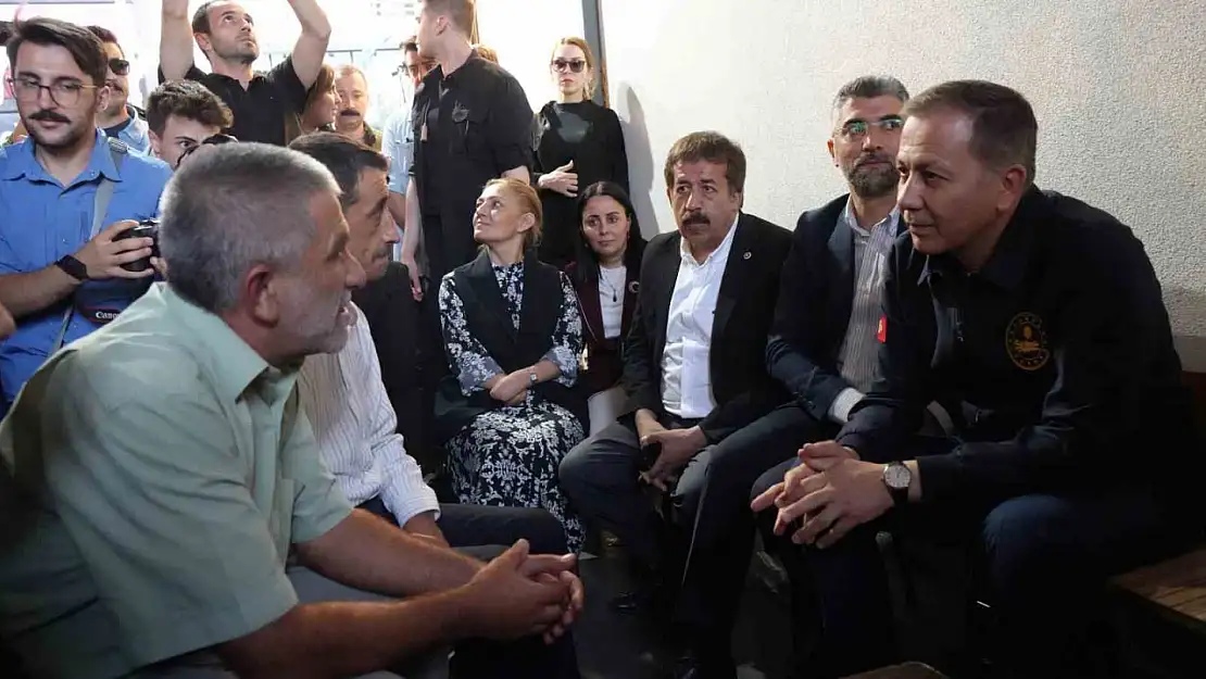 Bakan Yerlikaya, Erzurum'da Yerel Esnafı Ziyaret Etti