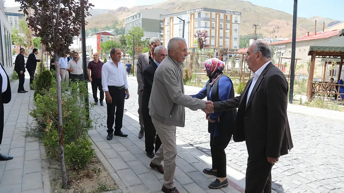 Başkale Belediyesi'nden Halk Toplantısı: Projeler ve İstihdam Hedefleri Açıklandı