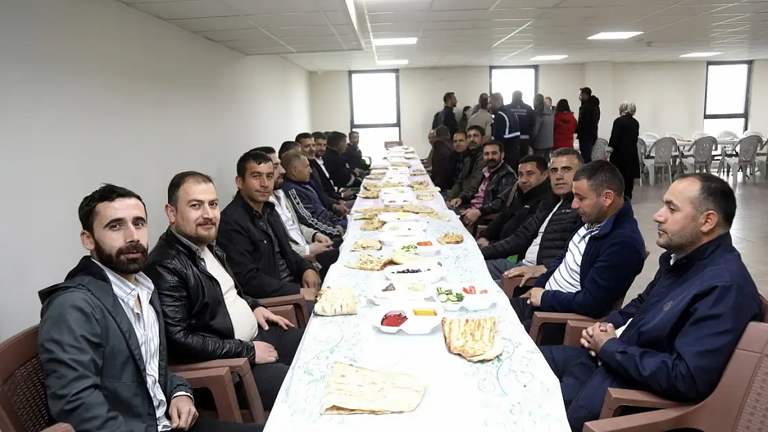 Başkale Belediyesi Personeli 1 Mayıs'ta Kahvaltıda Buluştu
