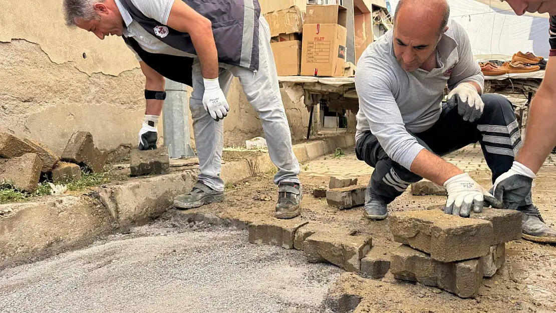 Başkale'de Kaldırım Bakım Çalışmalarıyla Yaya Güvenliği Artıyor