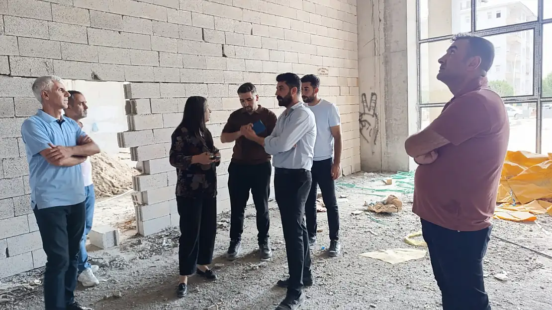 Başkan Aras Kent Meydanı çalışmalarını yerinde inceledi